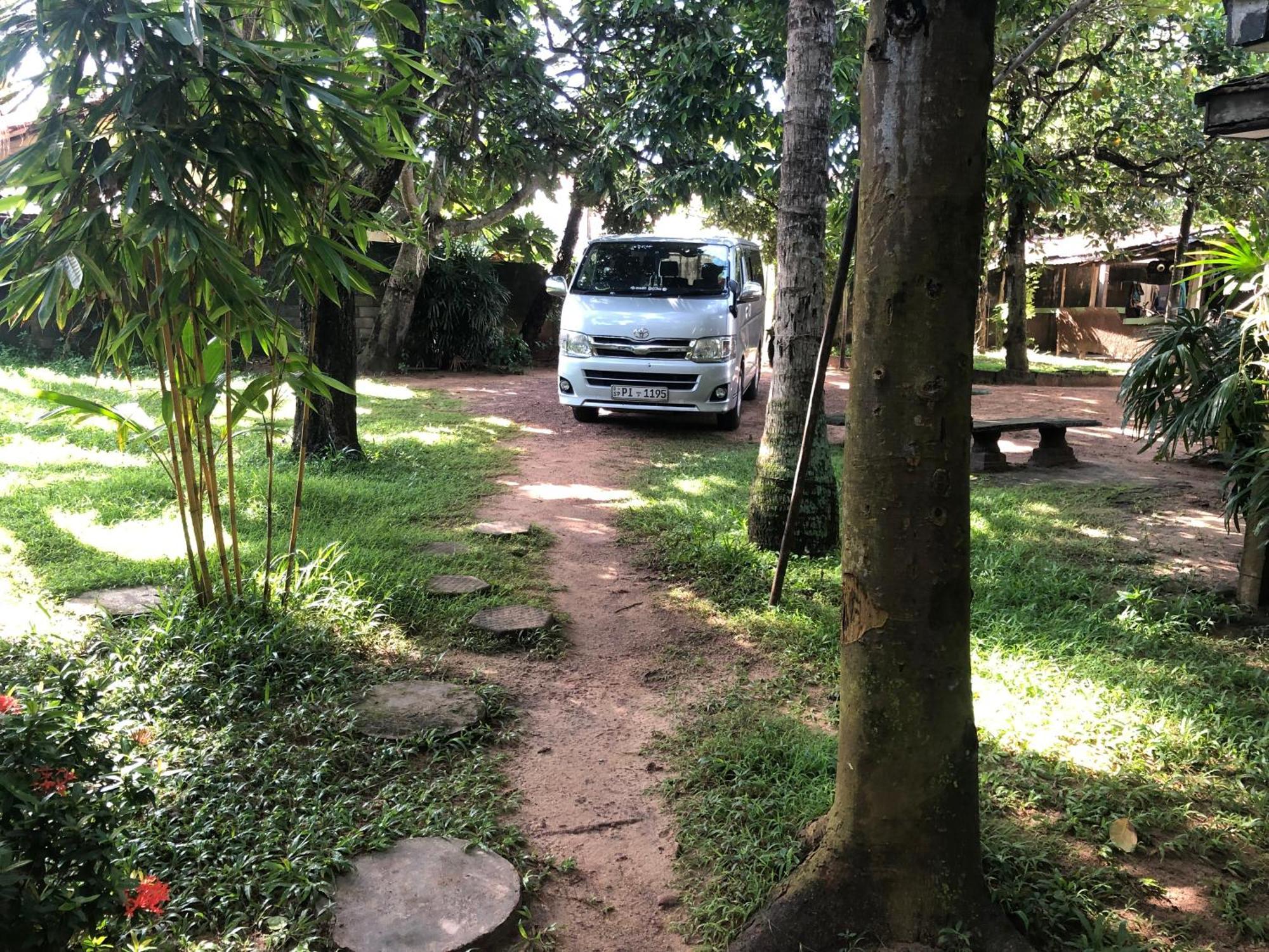 Sylvester Villa Hostel Negombo Dış mekan fotoğraf